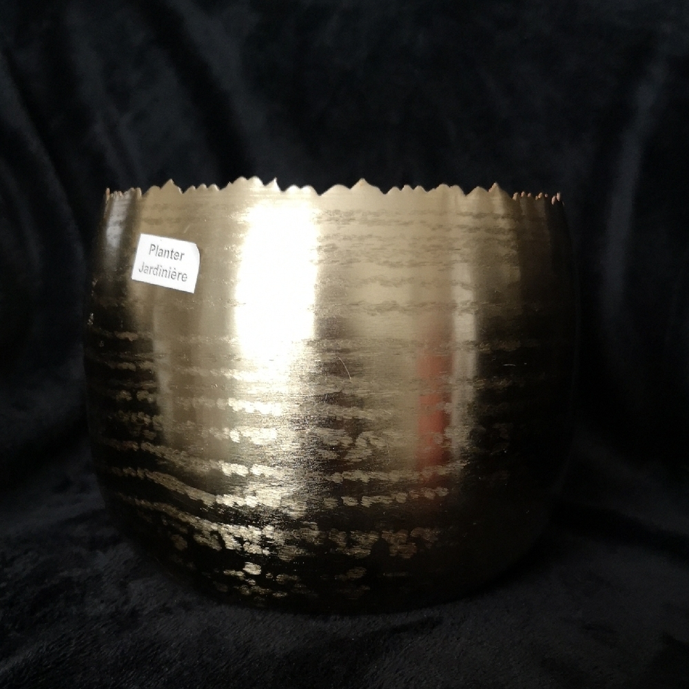 Brand New Gold Metallic Copper Tone Interior Planter Saw Tooth Edge 6" x 7"
